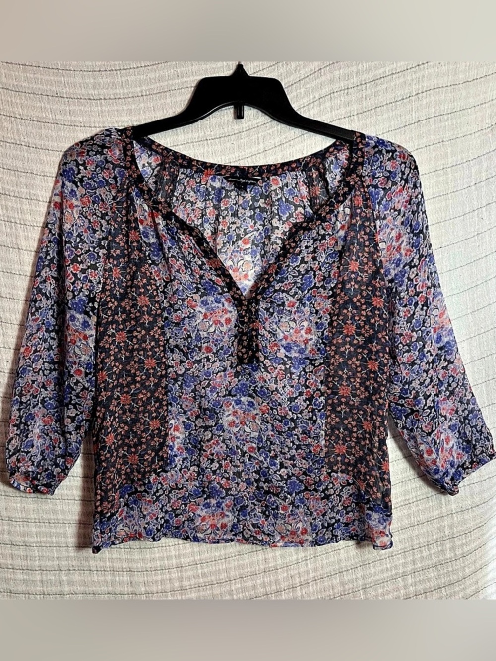 American Eagle Outfitters Floral Sheer Blouse in Blue & Red Size Small Like New